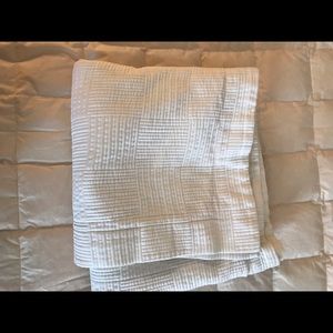 KING (2) Cotton Matelasse Shams - Like New!
